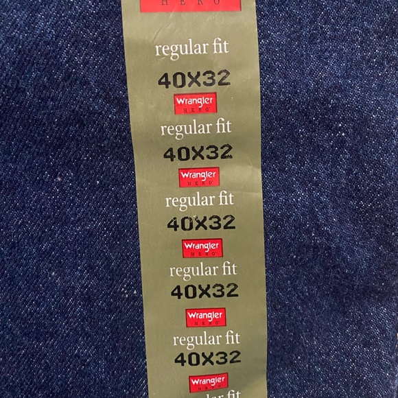 Wrangler Men's Regular Fit Jeans Dark Stonewash 40X30 NWT - Picture 4 of 4